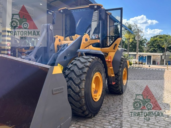 Pá Carregadeira Volvo L120F ano 2023
