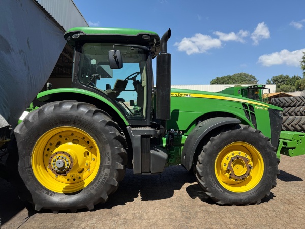 Trator John Deere 8400R - 8400R - Máquinas Agrícolas