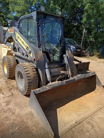 Mini Carregadeira New Holland L325 ano 2020