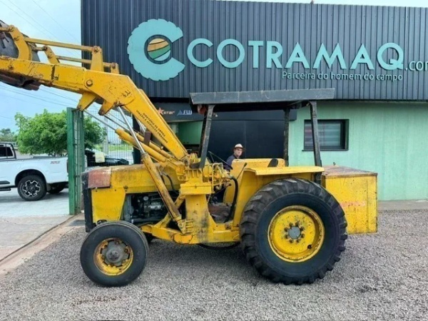 Retroescavadeira Massey Ferguson 86 HS ano 1989