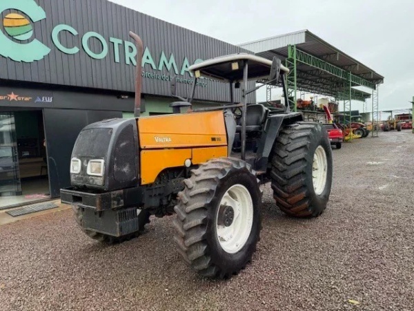 Trator Valtra BM 110 ano 2004 - BM 110 - Máquinas Agrícolas