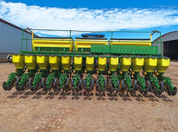 Plantadeira John Deere 1113 ano 2016