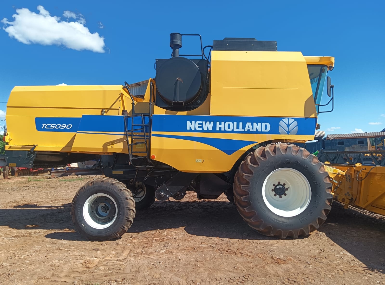 Colheitadeira New Holland NH5090 ano 2017