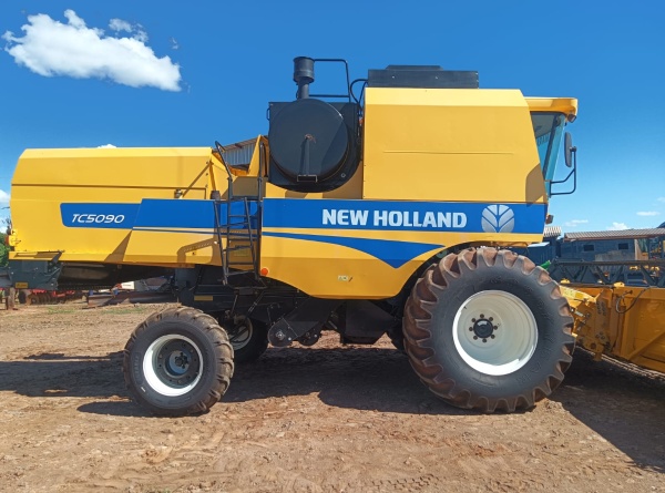 Colheitadeira New Holland NH5090 ano 2017 - NH5090 - Máquinas Agrícolas