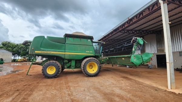 Colheitadeira John Deere 9670 STS   ano 2011