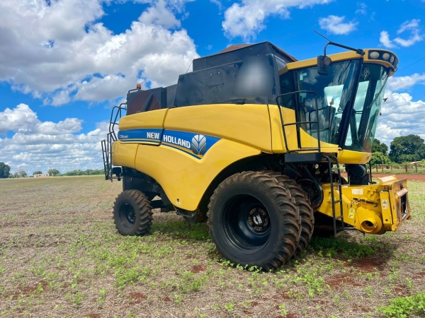 Colheitadeira New Holland CR5080 ano 2013