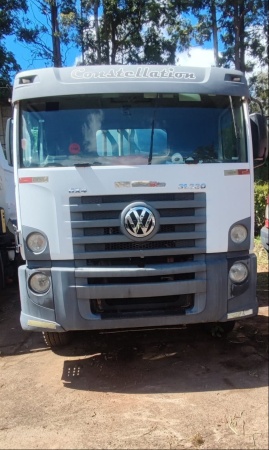 Caminhão Volkswagen 31-330 E Constellation 6x4 2p (Diesel)(E5) ano 2013