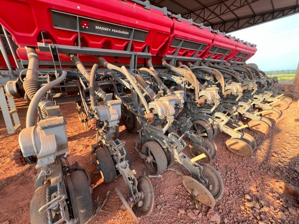 Plantadeira Massey Ferguson MF 517 H45 ano 2018
