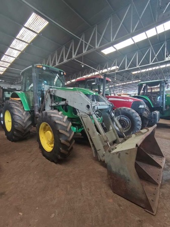 Trator John Deere 6165J