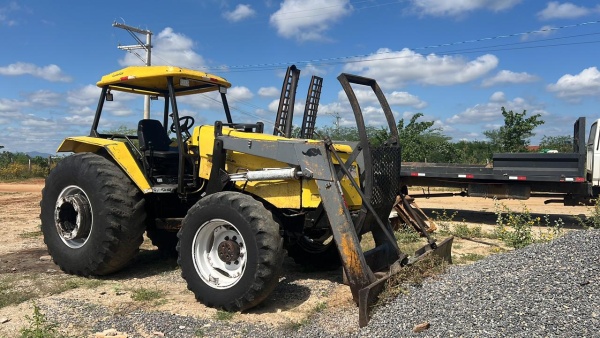 Trator Valtra BM125 ano 2008