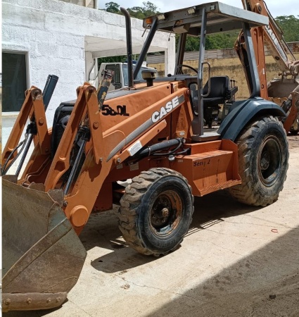 Retroescavadeira Case 580 L ano 2000