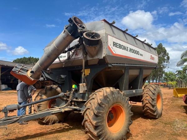 Carreta Graneleira Stara Reboke 20.000 inox ano 2020