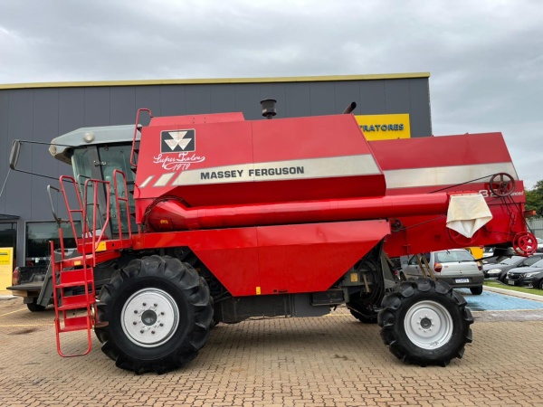 Colheitadeira Massey Ferguson MF32 ano 2009