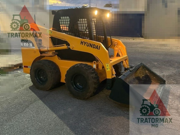 Mini Carregadeira Hyundai HSL850 ano 2012