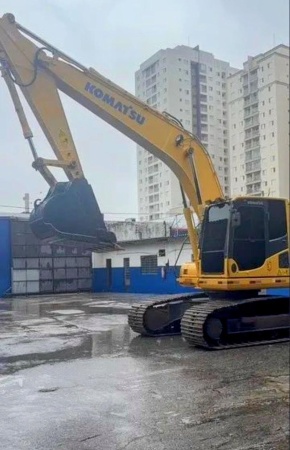 Escavadeira Komatsu PC200 ano 2018 - PC200 - Máquinas de Linha Amarela
