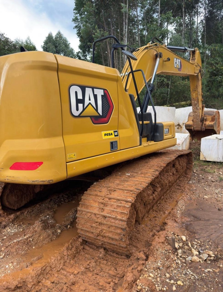 Escavadeira Caterpillar 323D ano 2022