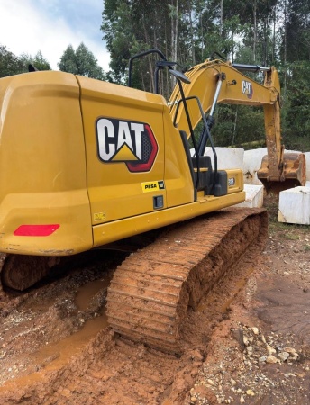Escavadeira Caterpillar 323D ano 2022