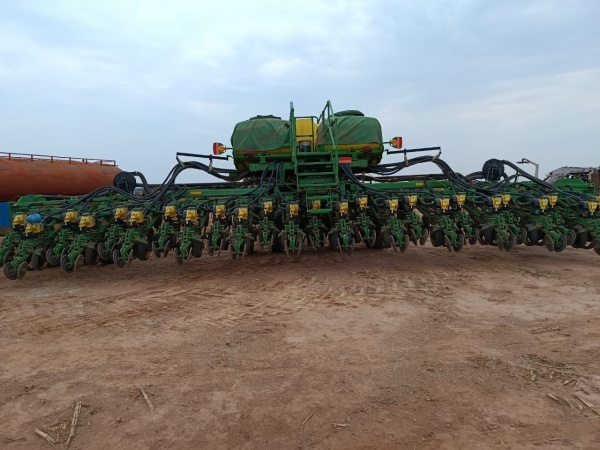 Plantadeira John Deere DB40 ano 2016