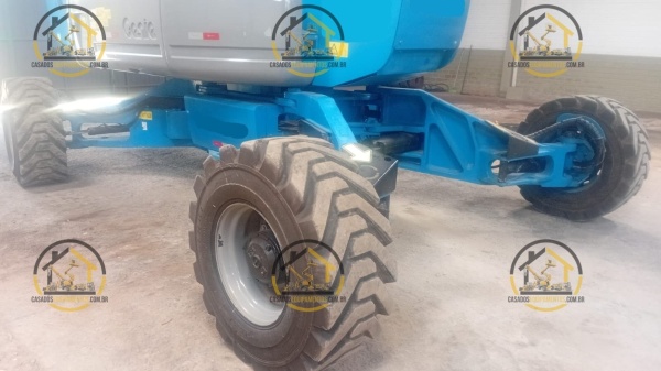 Plataforma Genie  Z-135/70 ano 2012