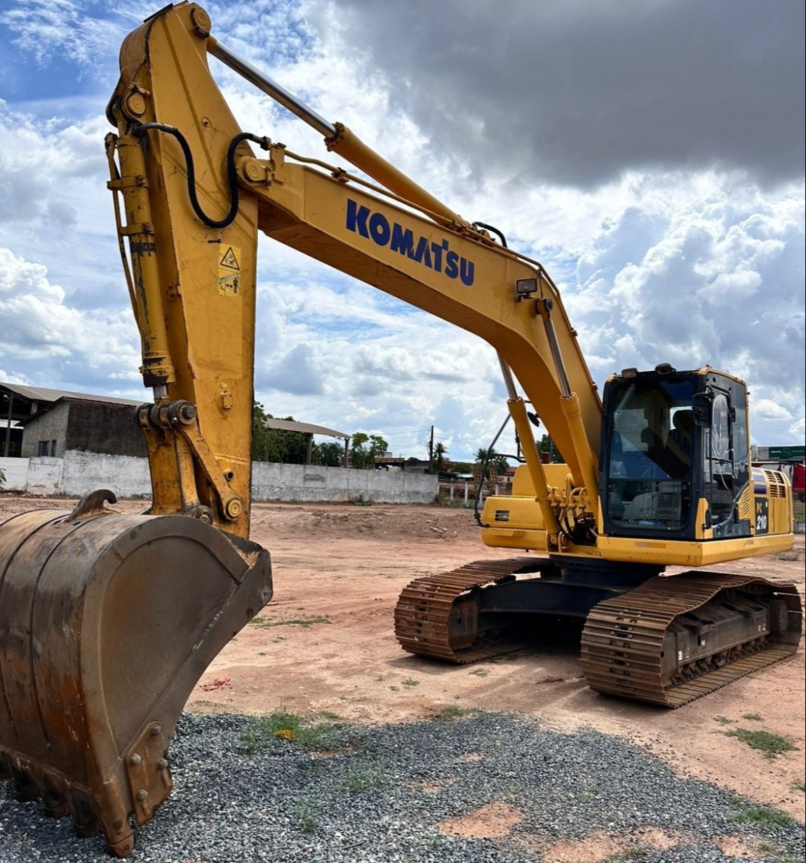 Escavadeira Komatsu PC210 ano 2021