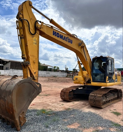 Escavadeira Komatsu PC210 ano 2021