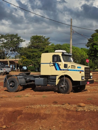 Caminhão Volvo N10 ano 1985