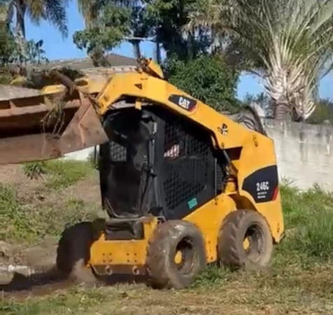 Mini Carregadeira Caterpillar 246C ano 2012