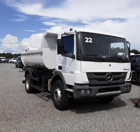 Caminhão Mercedes Benz Atego 1719 ano 2022