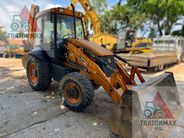 Retroescavadeira JCB 3C ano 2015 - 3C - Máquinas de Linha Amarela