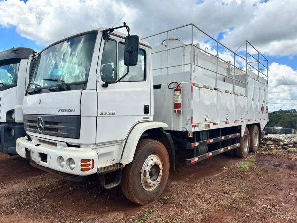 Caminhão Mercedes Benz Atron 2729 ano 2014
