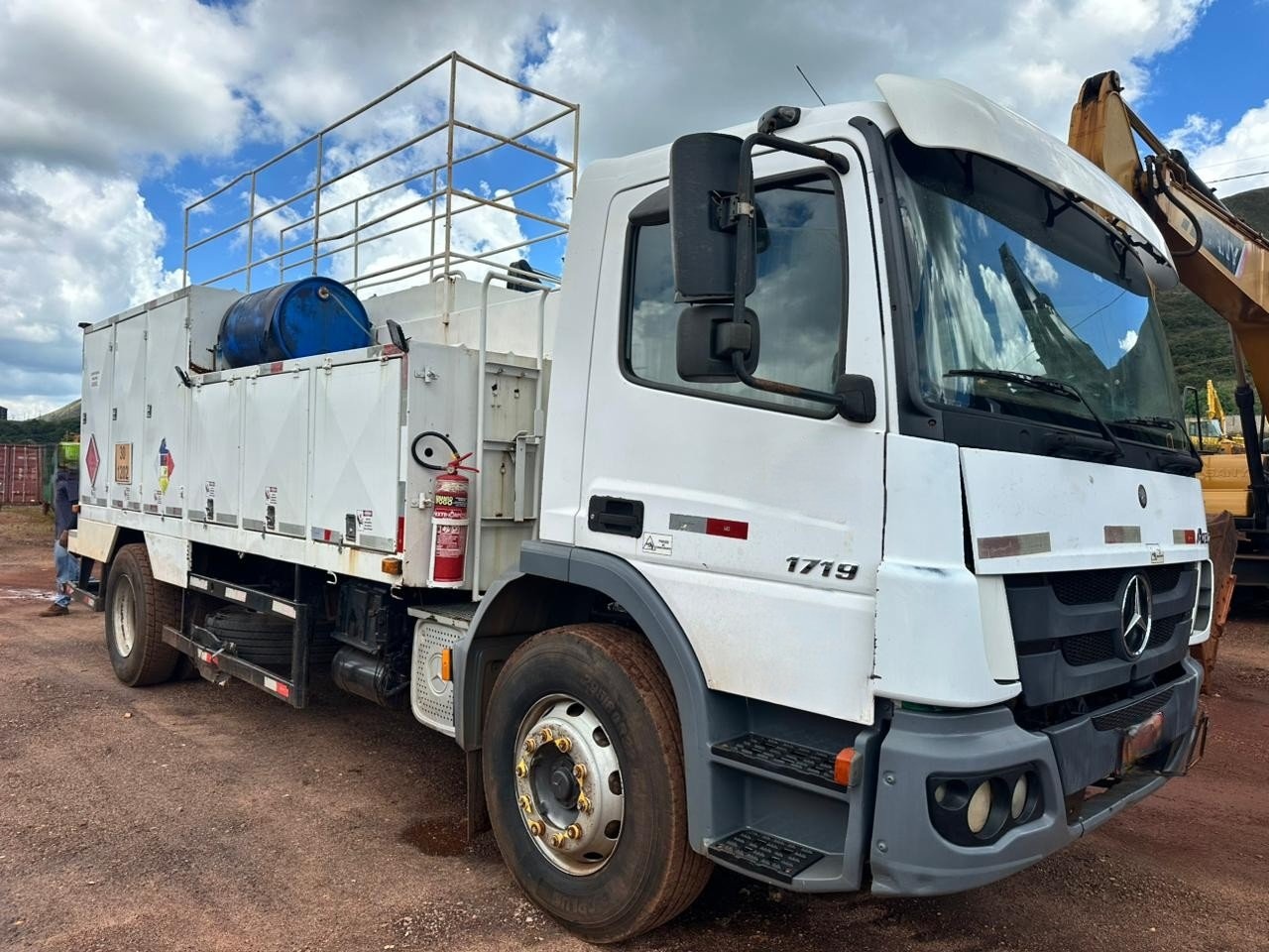 Caminhão Mercedes Benz Atego 1719 ano 2016