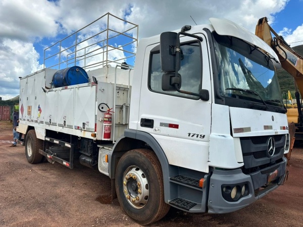 Caminhão Mercedes Benz Atego 1719 ano 2016