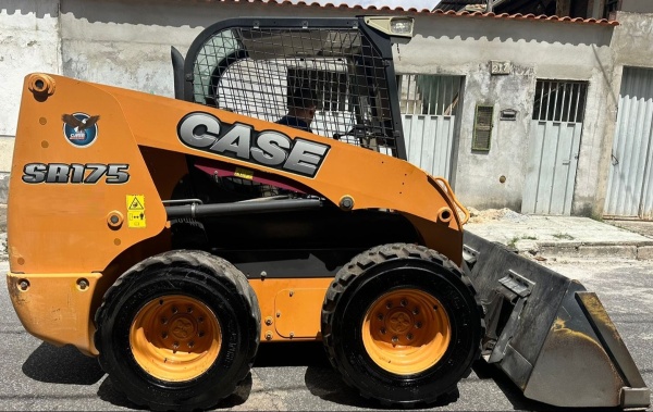 Mini Carregadeira Case SR175 ano 2014