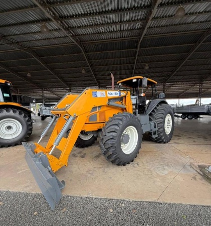 Trator Valtra BH 180 ano 2015 - BH 180 - Máquinas Agrícolas