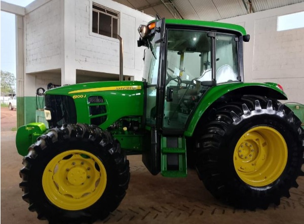 Trator John Deere 6100J ano 2022 - 6100J - Máquinas Agrícolas