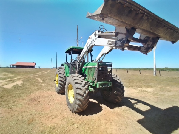 Trator John Deere 7500 ano 2002 - 7500 - Máquinas Agrícolas