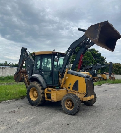 Retroescavadeira John Deere 310K ano 2013