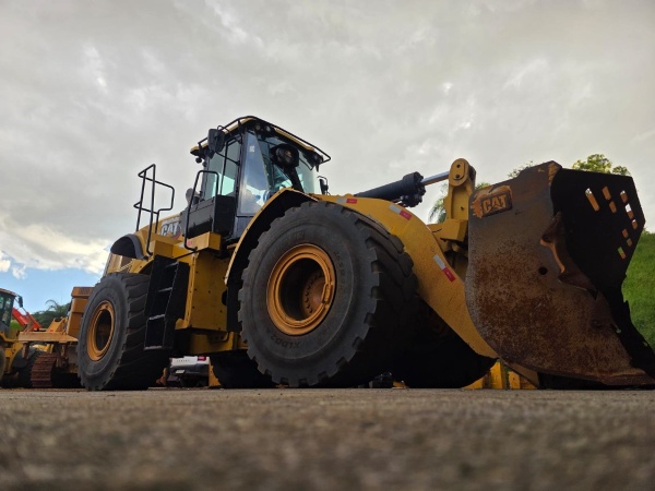 Pá Carregadeira Caterpillar 966L ano 2020