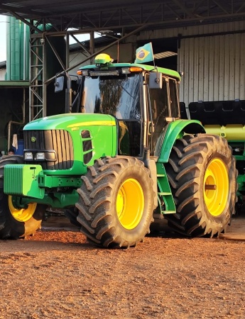 Trator John Deere 6180J ano 2015 - 6180J - Máquinas Agrícolas