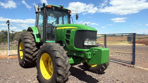 Trator John Deere 6190J ano 2018