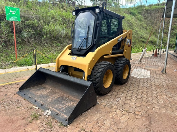 Mini Carregadeira Caterpillar 226B ano 2020