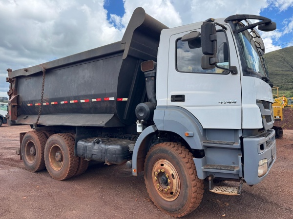 Caminhão Mercedes Benz AXOR 4144 ano 2016