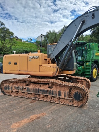 Escavadeira John Deere 200D LC ano 2012