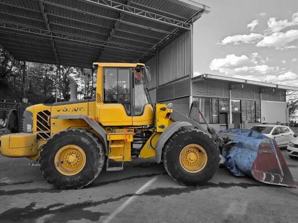 Pá Carregadeira Volvo L90F ano 2023
