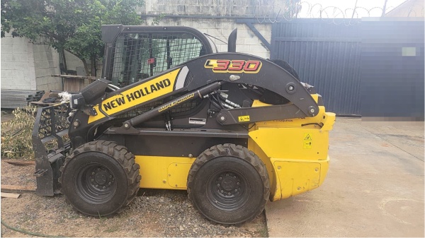 Mini Carregadeira New Holland L330 ano 2024