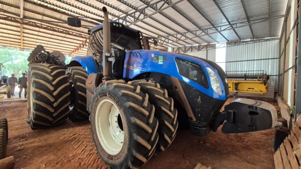 Trator New Holland T8 430 ano 2023