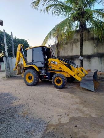 Retroescavadeira JCB 3CX ano 2021
