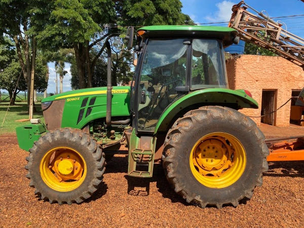 Trator John Deere 5090E ano 2022