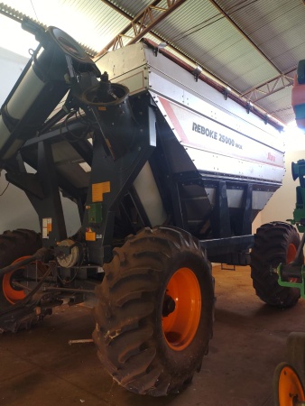 Carreta Graneleira Stara REBOKE 25.000 INOX ano 2021