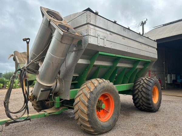 Carreta Graneleira Stara Reboke 30000 Inox ano 2012
